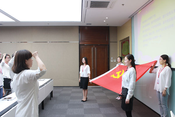 聯(lián)橋集團(tuán)黨委舉辦“兩學(xué)一做”專題黨課培訓(xùn)