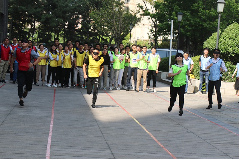 聯(lián)橋集團(tuán)黨委舉辦【光耀先鋒 “新新”向榮】主題黨建活動(dòng)(圖2)