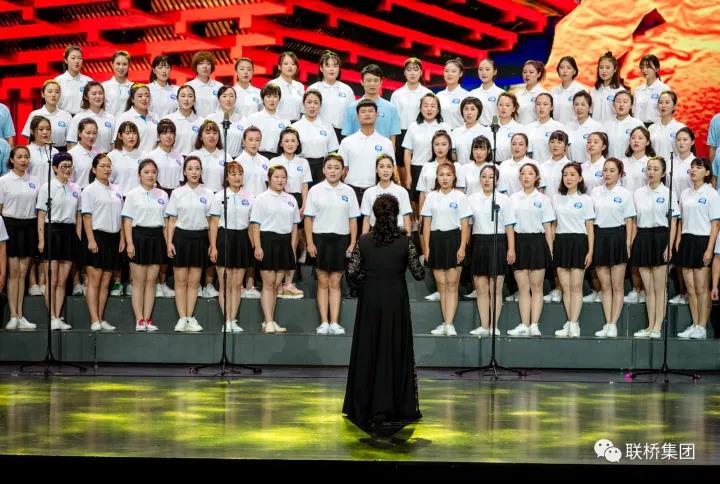 聯(lián)橋藍(lán)色暢想合唱團(tuán)榮獲“喜迎十九大·地級威海市成立三十周年全市職工大合唱”一等獎(圖3)