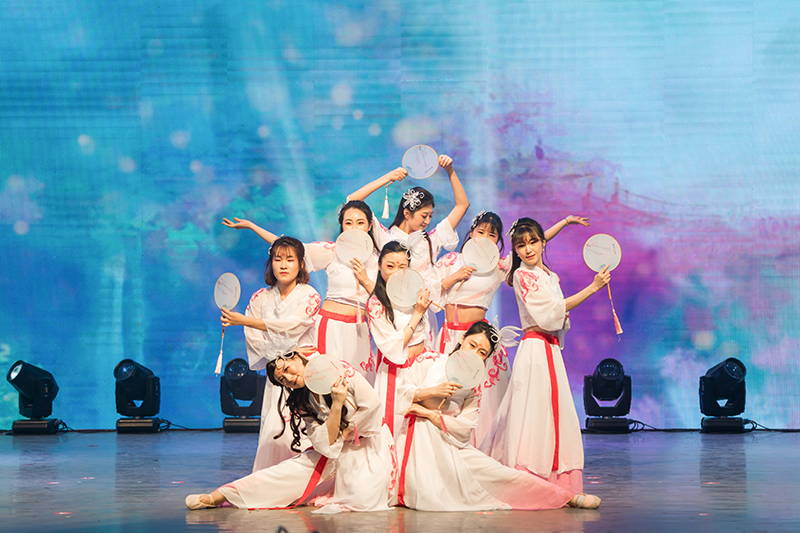 歡欣鼓舞迎新春，滿懷豪情攀高峰 | 聯(lián)橋集團(tuán)2020迎新春聯(lián)歡晚會(huì)激情開(kāi)演(圖20)