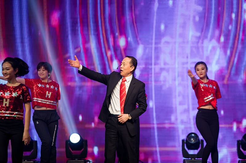 歡欣鼓舞迎新春，滿懷豪情攀高峰 | 聯(lián)橋集團(tuán)2020迎新春聯(lián)歡晚會(huì)激情開(kāi)演(圖46)