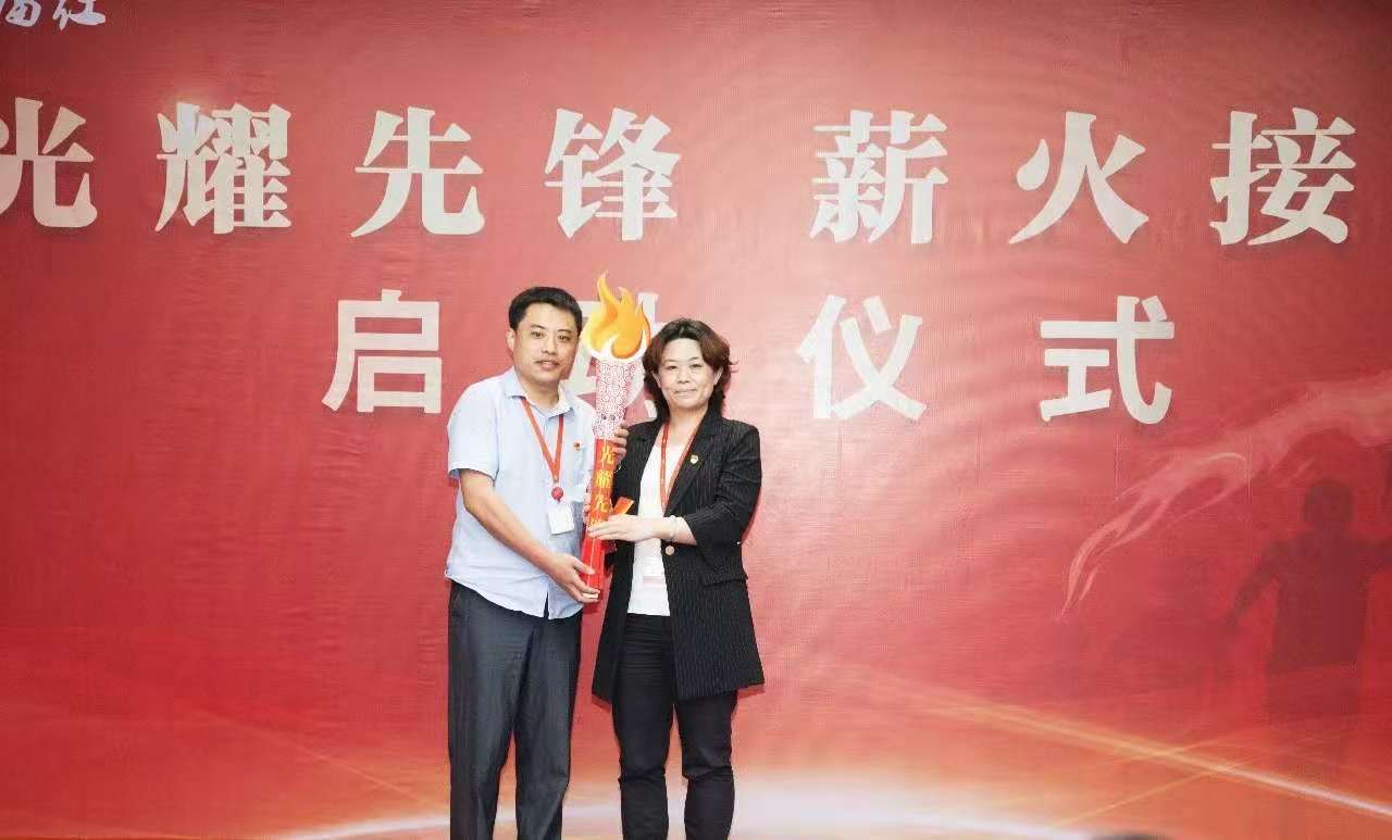 光耀先鋒 薪火接力 傳遞先鋒精神，踐行黨員使命，開拓全新事業(yè) 趙春遐—祁建英